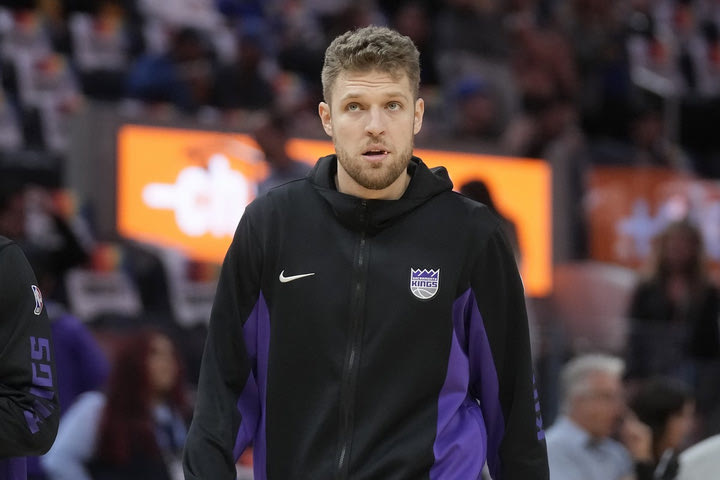 Αυτά είπαν Ράπτορς – Βεζένκοβ στην πρώτη τους επαφή: Το “σε θέλουμε στο Τορόντο” και η επόμενη κίνηση του Σάσα