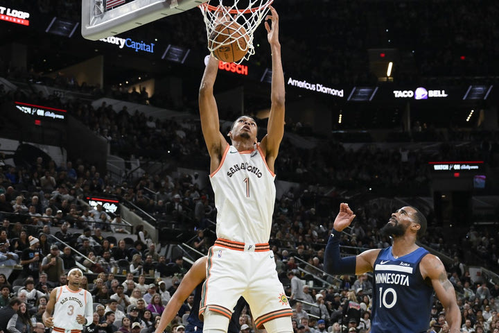 NBA: Τρομερός Γουεμπανιαμά κόντρα στους Τίμπεργουλβς, αλλά η Μινεσότα είχε τον τελευταίο λόγο και λύγισε με 117-110 τους Σπερς