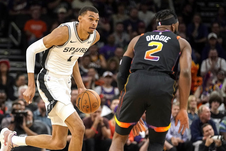 NBA: Το απίστευτο φινάλε στο Σανς – Σπερς και η νίκη-θρίλερ του Σαν Αντόνιο του Γουεμπανιαμά