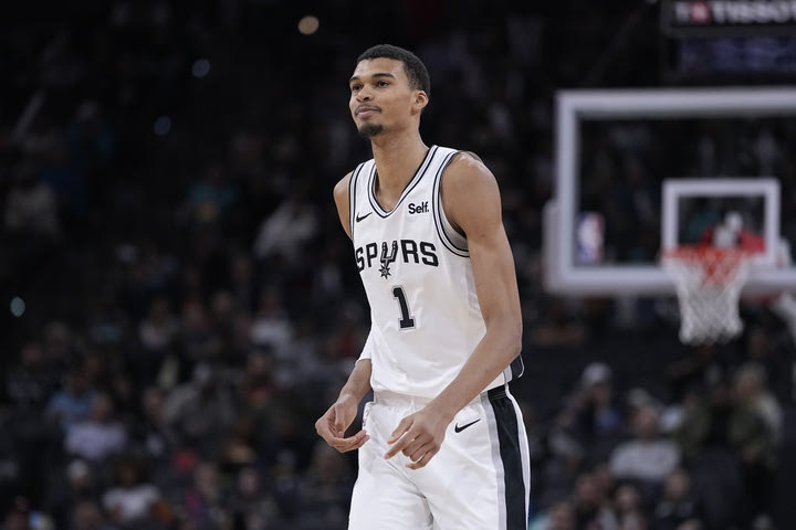 NBA: Γουεμπανιαμά και Σπερς επέστρεψαν από το -23, λύγισαν με 121-120 τους Νάγκετς και τους γκρέμισαν από την κορυφή της Δύσης