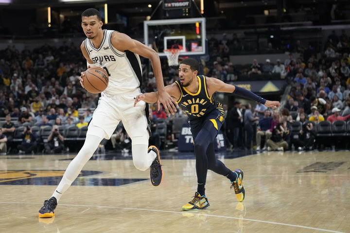 NBA: Οι διαστημικοί Πέισερς σκέπασαν τον Γουεμπανιαμά και τους Σπερς, νίκη με 152-111 για την Ιντιάνα