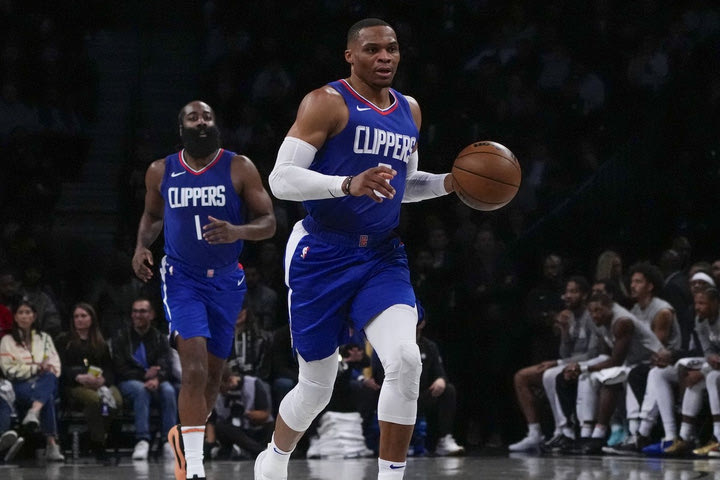 NBA, τα αποτελέσματα της βραδιάς: Σφαλιάρα των Νετς στους μπερδεμένους Κλίπερς, νίκη στην παράταση των Σανς στο Σικάγο