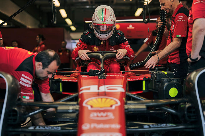 H Ferrari φέρεται να εξελίσσει το μονοθέσιο του 2024 πάνω στο οδηγικό στιλ του Λεκλέρ