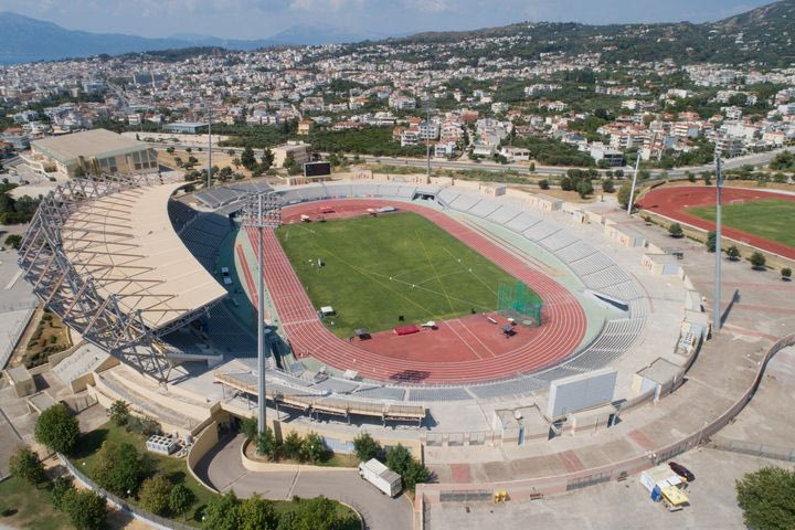 Ο δήμαρχος Πάτρας, Κώστας Πελετίδης, εξήγησε πώς “σώθηκε” το Παμπελοποννησιακό Στάδιο που λάμπει