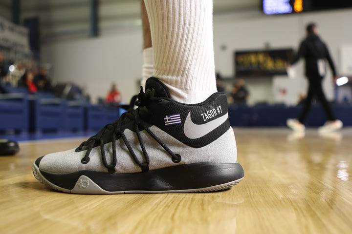 Τα επικά signature παπούτσια του Θοδωρή Ζαγοράκη στο All-Star Game των παλαιμάχων