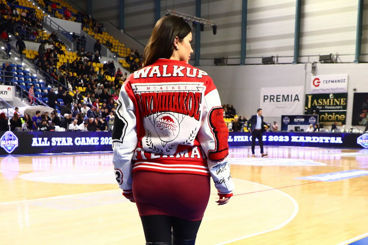 Η Εστρέλα Νούρι στο All-Star Game με επικό μπουφάν Γουόκαπ