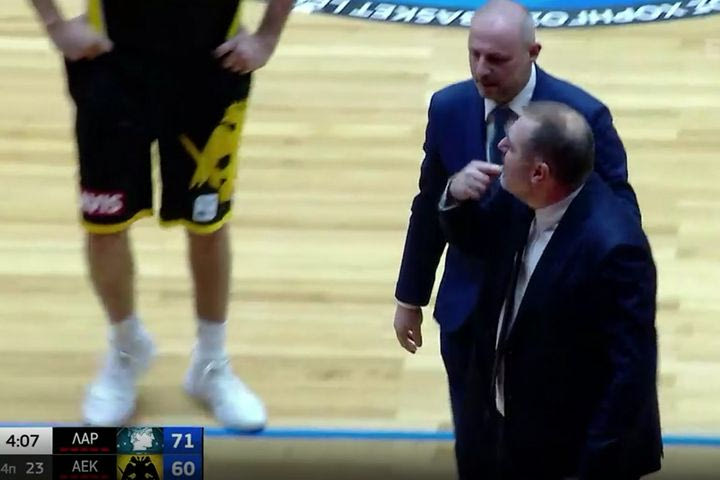 Ο Στέφανος Δέδας αποβλήθηκε στο Λάρισα – ΑΕΚ και αποχώρησε με επεισοδιακό τρόπο