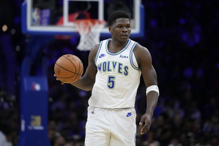 NBA, Έντουαρντς μετά την ήττα των Γουλβς από τους Θάντερ: “Πρέπει να σουτάρω περισσότερο, πήρα μόνο 13 γαμ….να σουτ”