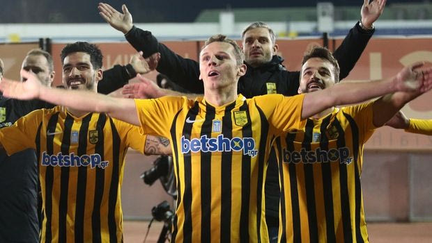 Άρης: Οι πανηγυρισμοί των παικτών με τους οπαδούς