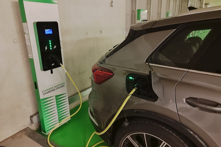 Αυτά είναι τα νέα δεδομένα του Υπουργείου Μεταφορών για την ηλεκτροκίνηση