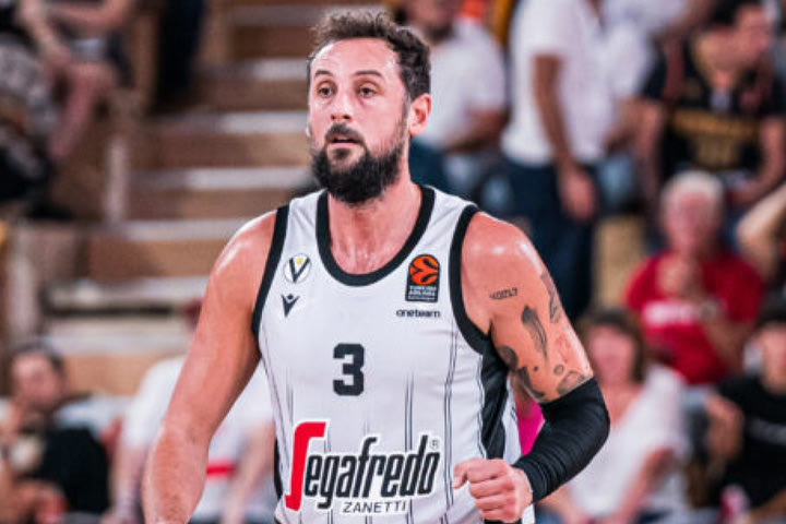 Ο Μάρκο Μπελινέλι σταματά το μπάσκετ