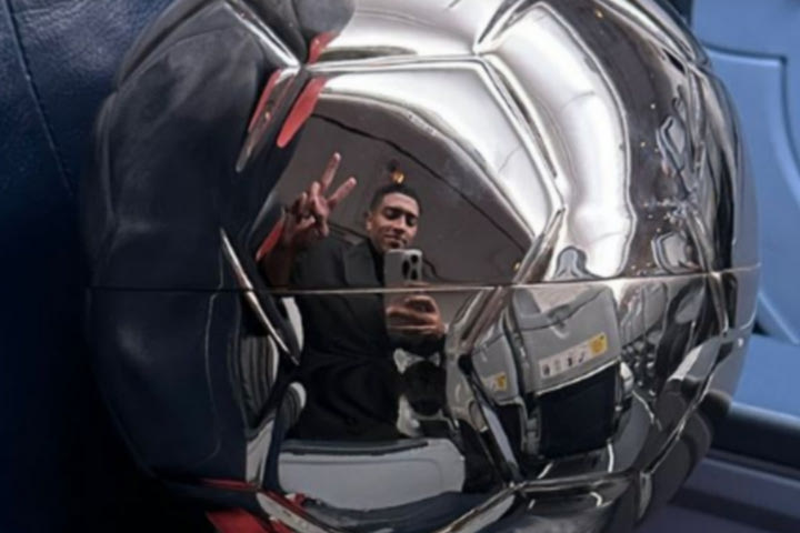 Μπέλιγχαμ: Αντέγραψε τη σέλφι του Μέσι μετά τον τίτλο του “Golden Boy 2023”