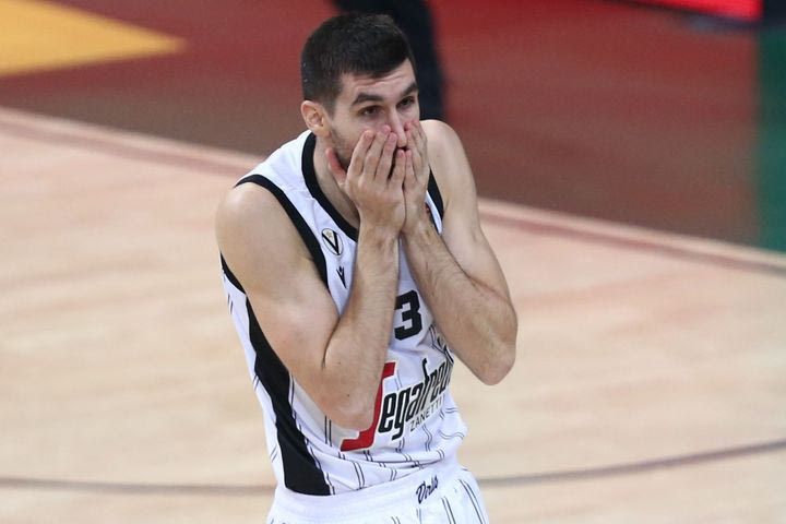 Βίρτους Μπολόνια: Γύρισε τον αστράγαλό του ο Ντόμπριτς, αγωνία εν όψει “διαβολοβδομάδας”