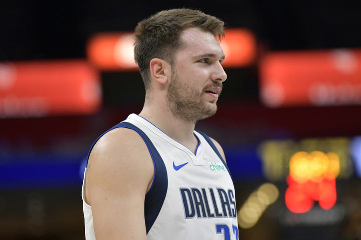 NBA: Ο μαγικός Ντόντσιτς οδήγησε τους Μάβερικς στη νίκη επί των Μπλέιζερς