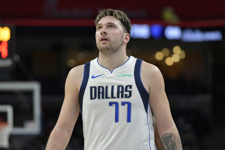 NBA: Οι Μάβερικς πέρασαν από το Μέμφις με 35άρα του Ντόντσιτς, 20η διαδοχική ήττα για τους Πίστονς
