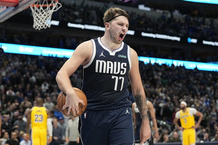 NBA: Μαγικός Ντόντσιτς και καυτός Έξουμ χάλασαν το πάρτι των Λέικερς και του ΛεΜπρόν