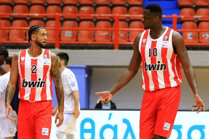 Ολυμπιακός: Αποχώρησε τραυματίας ο Φαλ από το ματς κόντρα στην Λάρισα