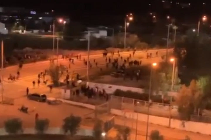 Βόλος – Ολυμπιακός: Επεισόδια και έξω από το Πανθεσσαλικό ανάμεσα σε οπαδούς και την αστυνομία