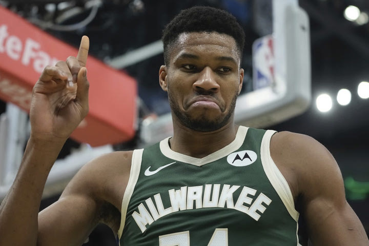 Γιάννης Αντετοκούνμπο: Τα highlights του Greek Freak στην νίκη των Μπακς επί των Μπουλς