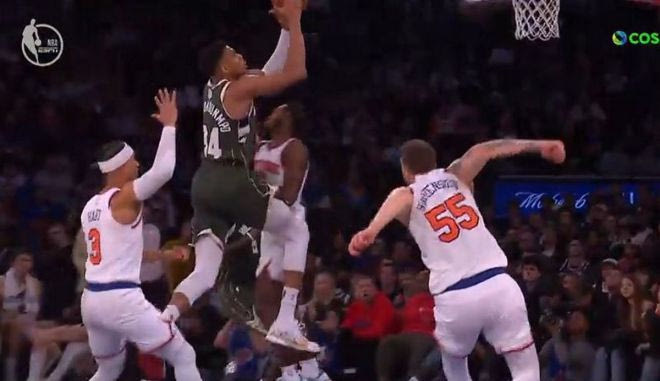 Ο Γιάννης κάρφωσε πάνω από τους μισούς παίκτες της Νέας Υόρκης