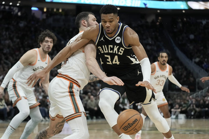 NBA, Γιάννης Αντετοκούνμπο: Οι καλύτερες στιγμές από το triple-double και το ρεκόρ καριέρας του σε ασίστ κόντρα στους Σπερς