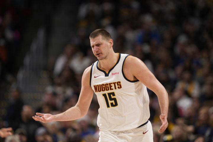 NBA: Οι Νάγκετς διέλυσαν τους Χοκς με ακόμα ένα τριπλ-νταμπλ του Νίκολα Γιόκιτς