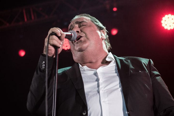 Βασίλης Καρράς: Οι Θεσσαλονικείς αποχαιρέτησαν στους δρόμους τον σπουδαίο τραγουδιστή