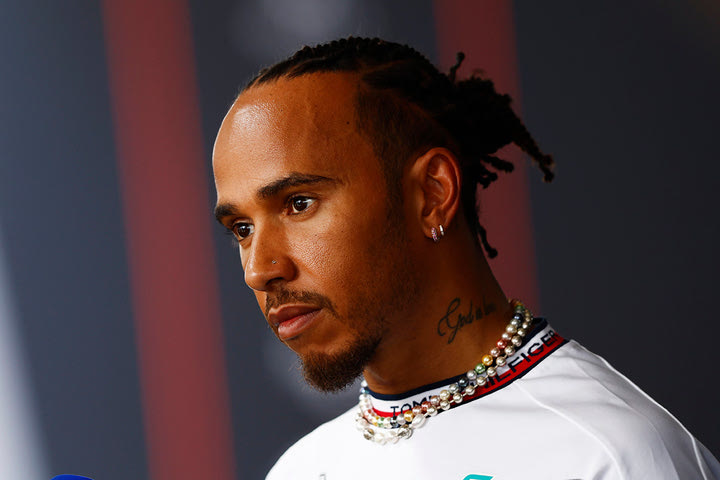 Χάμιλτον: “Ναι, μου έκλεψαν το πρωτάθλημα του 2021, αλλά πλέον έχω συμφιλιωθεί με αυτό”