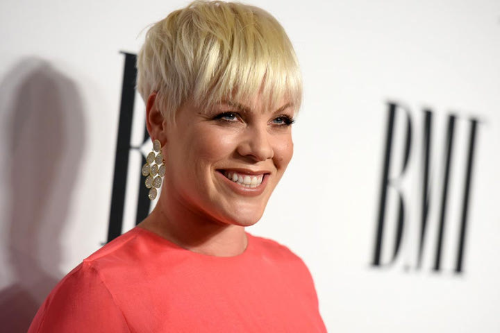 Pink: Την είπαν «γριά» στα 44 και απάντησε αποστομωτικά