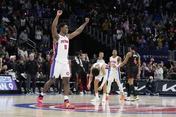 NBA: Οι Πίστονς έβαλαν φρένο στο σερί 28 ηττών με νίκη απέναντι στους Ράπτορς