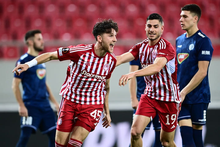 Το 4-0 του Ολυμπιακό από την κεφαλιά του Ρέτσου που προκάλεσε το αυτογκόλ του Ίλιτς