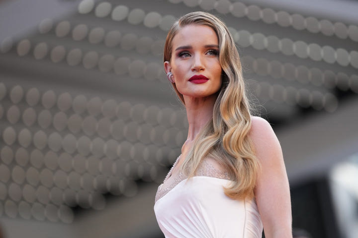 Rosie Huntington Whiteley: Ποζάρει ολόγυμνη στο Instagram