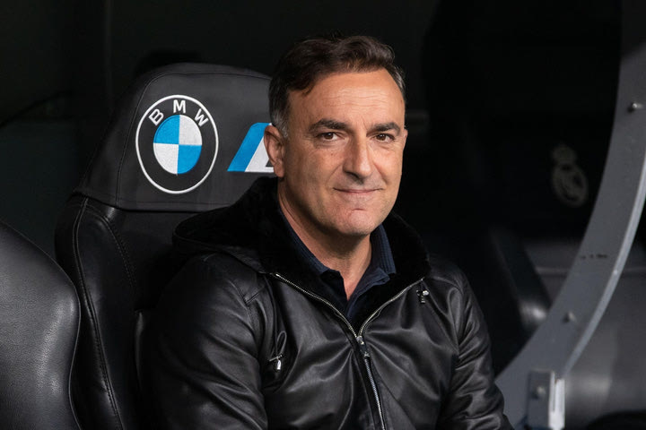 Ολυμπιακός: Κλεισμένος ο Καρβαλιάλ, αναλαμβάνει ο Πέδρο Άλβες, έρχεται η τελική επιλογή για τον πάγκο