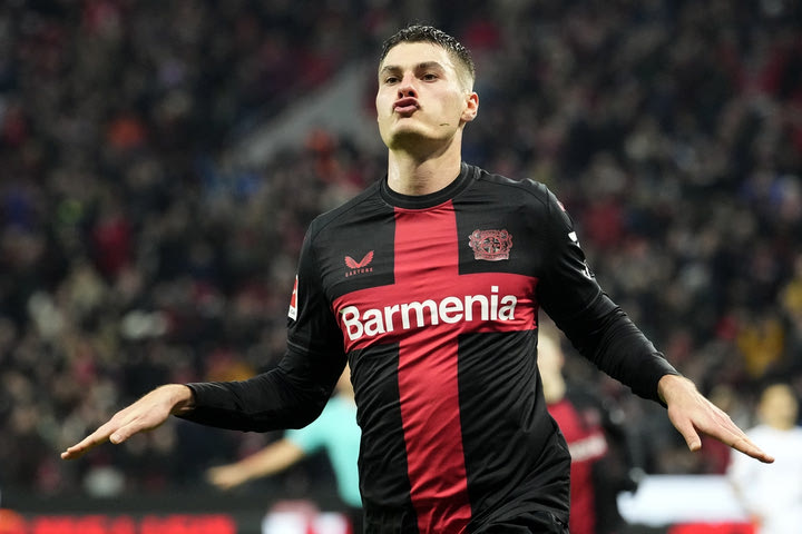 Bundesliga: Το χατ τρικ του Σικ κράτησε τη Λεβερκούζεν σε απόσταση ασφαλείας απ’ την Μπάγερν