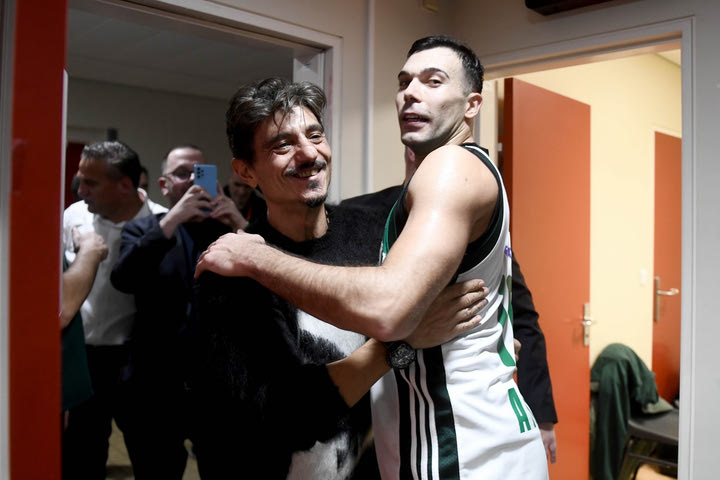 Παναθηναϊκός AKTOR: Η αγκαλιά του Σλούκα στον Γιαννακόπουλο και η απαίτηση του Λεσόρ από τον ισχυρό άνδρα του τριφυλλιού