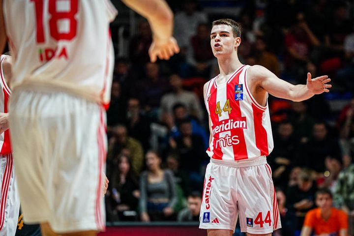 Ο Νίκολα Τόπιτς κλήθηκε στο NBA Draft Combine στο Σικάγο, αλλά ο Ερυθρός Αστέρας δεν τον αφήνει να ταξιδέψει