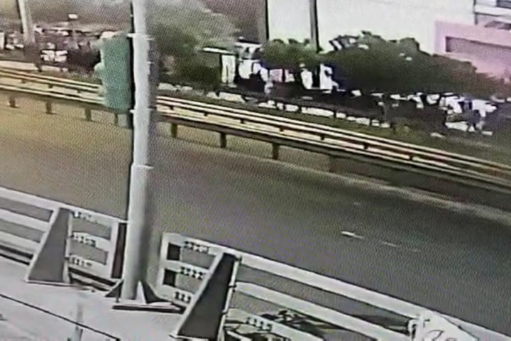 Νέο σοκαριστικό VIDEO από τα επεισόδια έξω από το κλειστό του Ρέντη