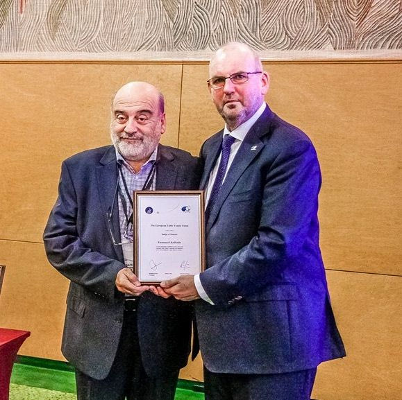 Η E.T.T.U. απένειμε το Σήμα της τιμής στον Μανώλη Κολυμπάδη