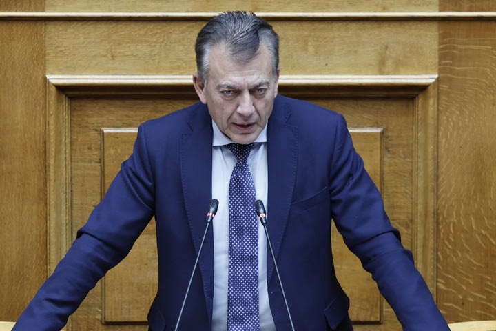 Βρούτσης: “Δεν θα ξαναγίνουν επεισόδια μέσα στα γήπεδα, οι λέσχες θα εκλέγουν ΔΣ και θα συνομιλούν μαζί μου”