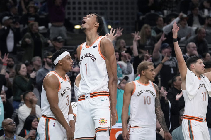 Ούτε στο Space Jam: Ο Βικτόρ Γουεμπανιαμά τερμάτισε το μπάσκετ με διαστημικό αιφνιδιασμό