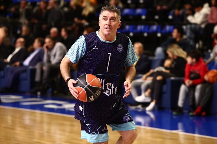 Ο Θοδωρής Ζαγοράκης στο SPORT24: “Εύχομαι ο Γιάννης Αντετοκούνμπο να μονιμοποιηθεί στην κορυφή του κόσμου, ο Χατζής το έβλεπε βαρέλι το καλάθι”
