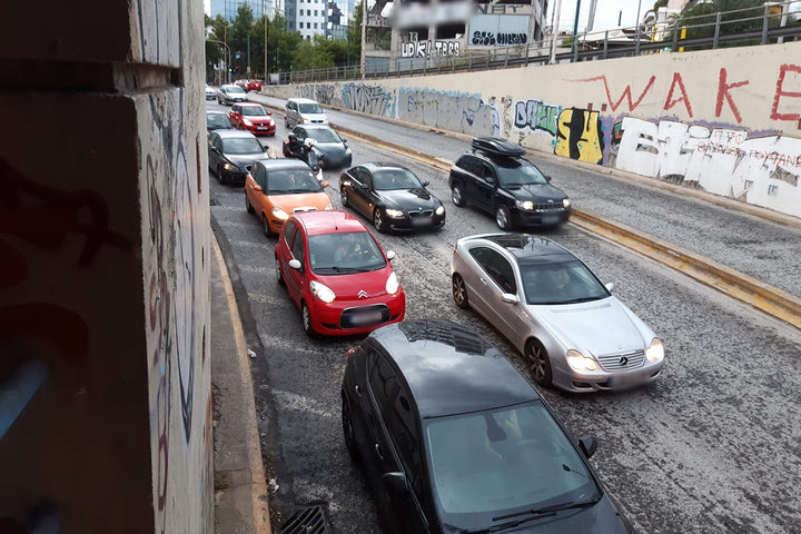 Το χάος στους δρόμους της Αττικής μπορεί να διορθωθεί, με τη λήψη ορισμένων ριζοσπαστικών μέτρων