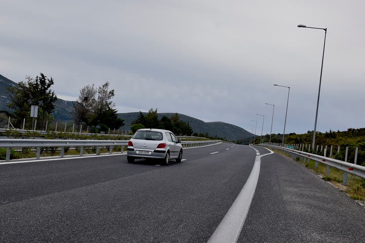 Τι πρέπει να κάνεις όταν οδηγείς και οι πλευρικοί άνεμοι είναι δυνατοί