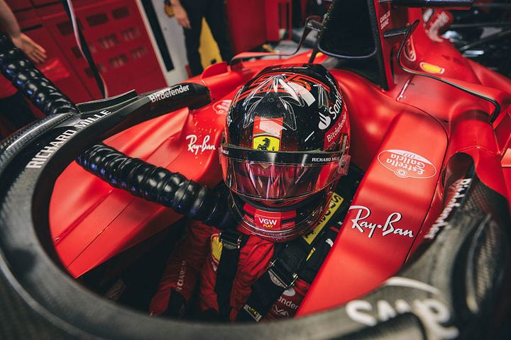 Ποιος οδηγός είναι στην “πολ ποζίσιον” για τη Ferrari το 2025 αν δεν ανανεώσει ο Σάινθ