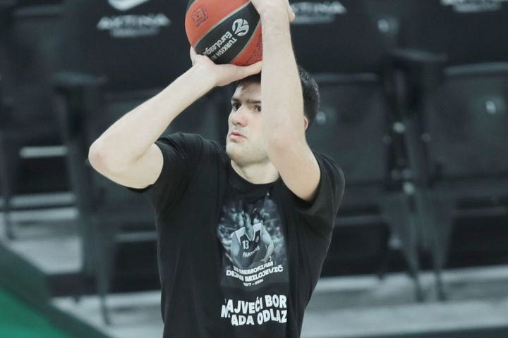 Οι παίκτες της Παρτίζαν φόρεσαν μπλουζάκια με το όνομα του Ντέγιαν Μιλόγεβιτς