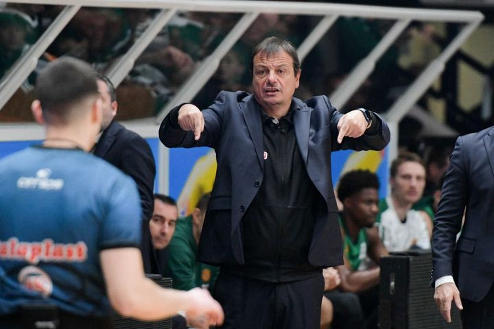 Ασθενής ο Εργκίν Αταμάν, ο Χρήστος Σερέλης εκπροσώπησε τον Παναθηναϊκό στη συνέντευξη Τύπου