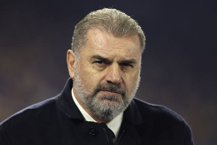 Ποστέκογλου σε δημοσιογράφο που δεν ήξερε ότι έχει κερδίσει τίτλους: “Φίλε έχω πραγματικές φωτογραφίες με τρόπαια”