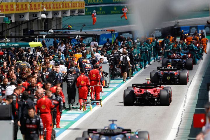 H Formula 1 σκέφτεται να βάλει αγώνες μεσοβδόμαδα για πρόγραμμα 30 αγώνων το χρόνο