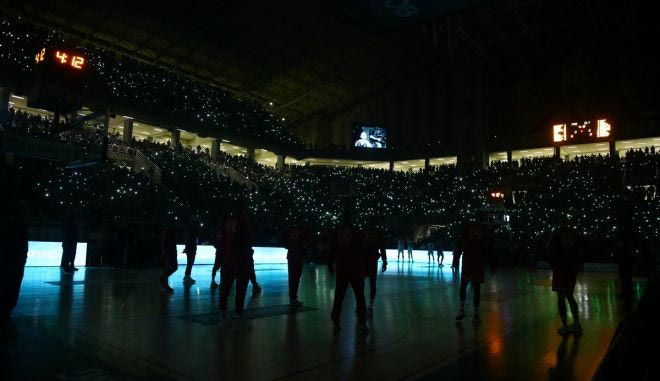 Η ατμόσφαιρα πριν το ντέρμπι στο κατάμεστο ΟΑΚΑ
