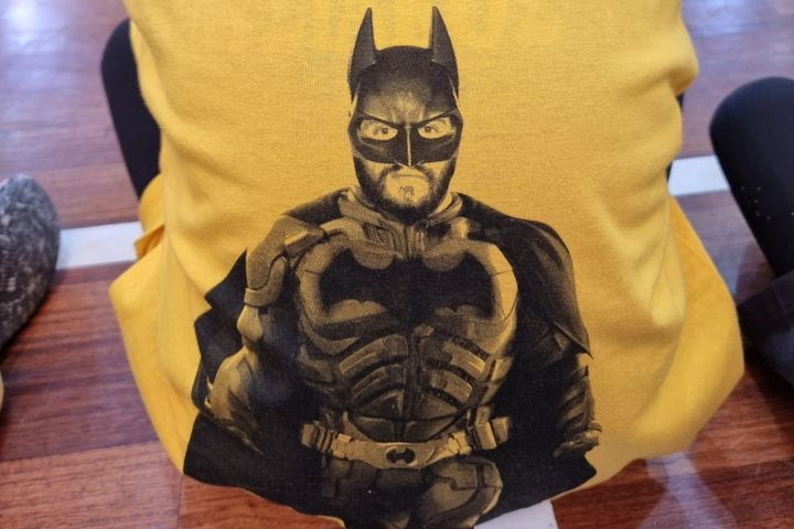 National League 2: Τα μπλουζάκια Μπάτμαν για τον Αντώνη Φώτση έκλεψαν την παράσταση στο Ηλυσιακός – Πανναξιακός